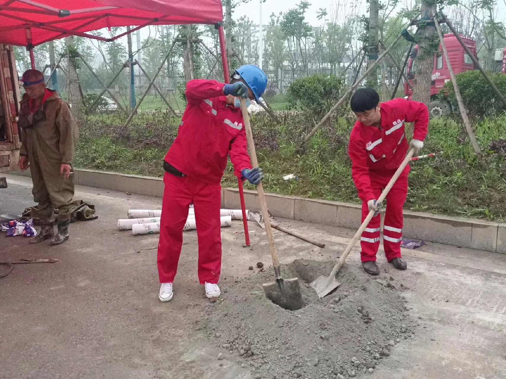 德兴管道疏通哪家好】及时进行市政管道清淤